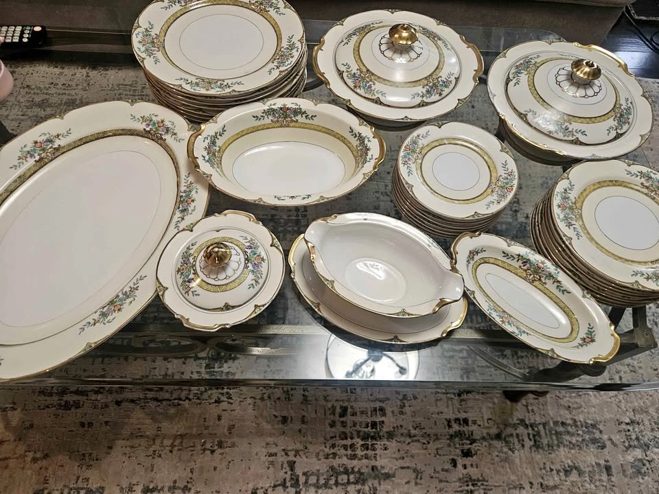 Full Dinning Fine China Set made in Japan