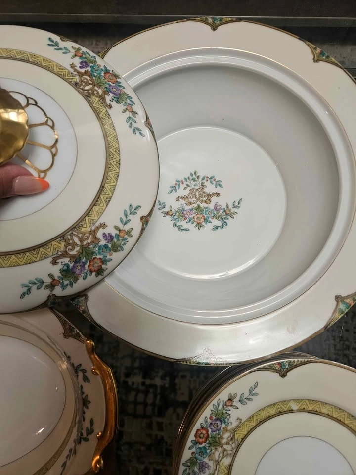 Full Dinning Fine China Set made in Japan - photo 2