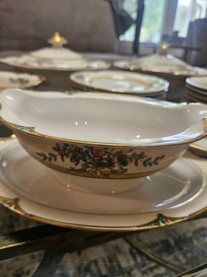 Full Dinning Fine China Set made in Japan - photo 4