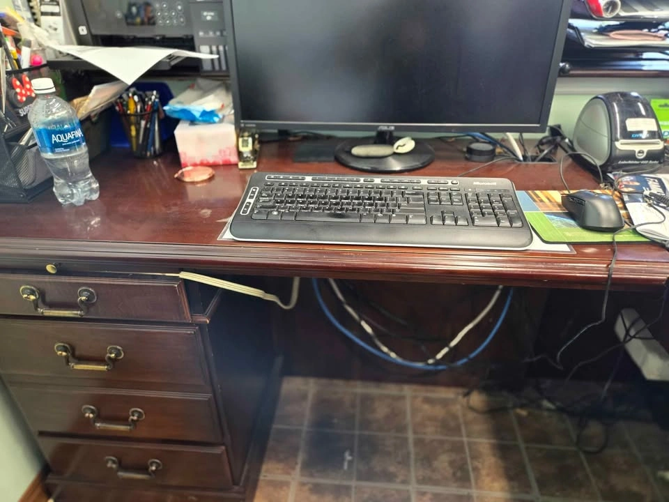 Beautiful desk, cabinet & display case - photo 5