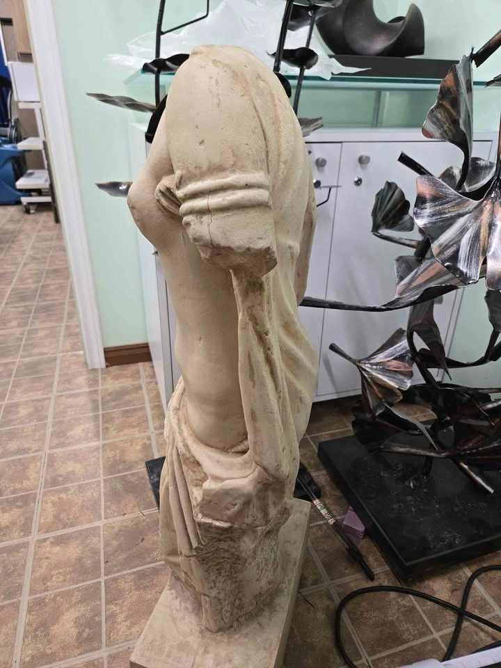 Rare Greek goddess torso - photo 2