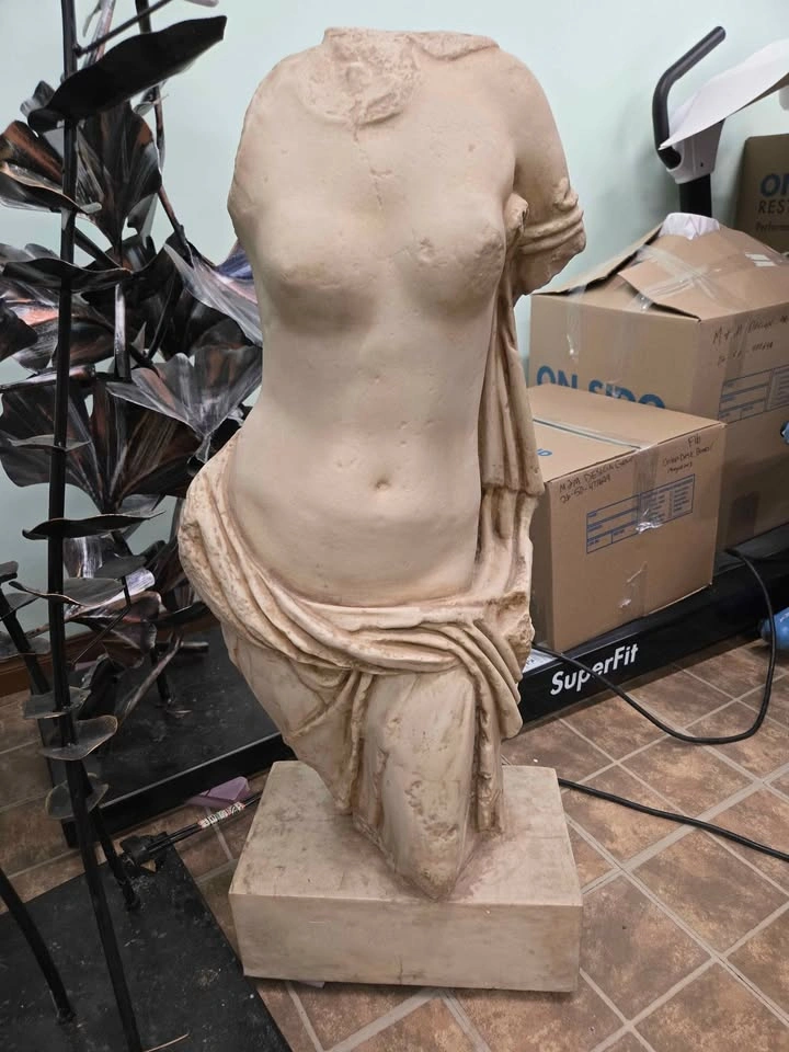 Rare Greek goddess torso - photo 4