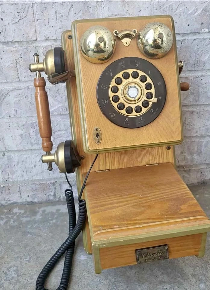 nice antique phone