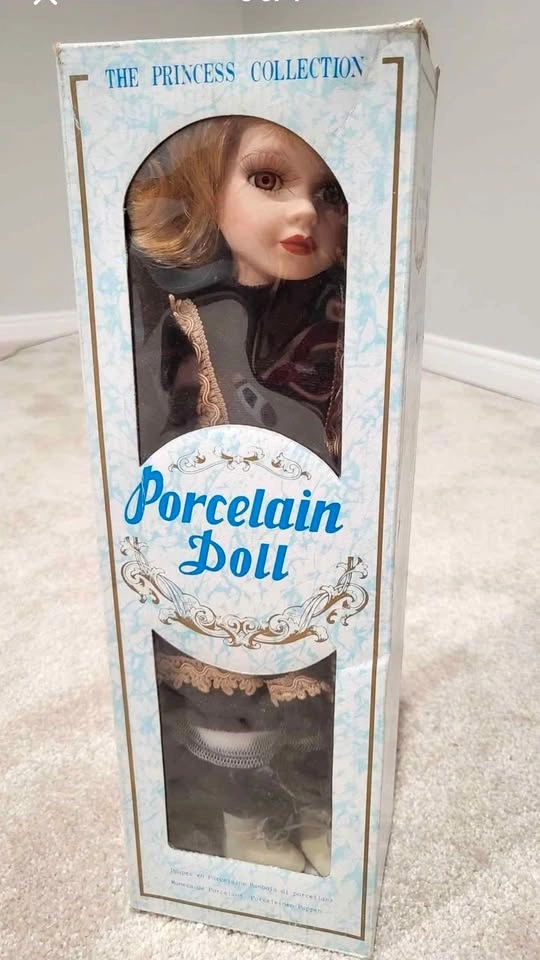 Beautiful porcelain doll - photo 2