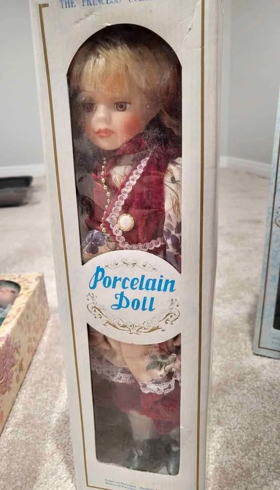 Beautiful porcelain doll - photo 3