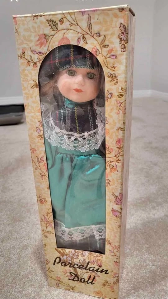Beautiful porcelain doll - photo 4