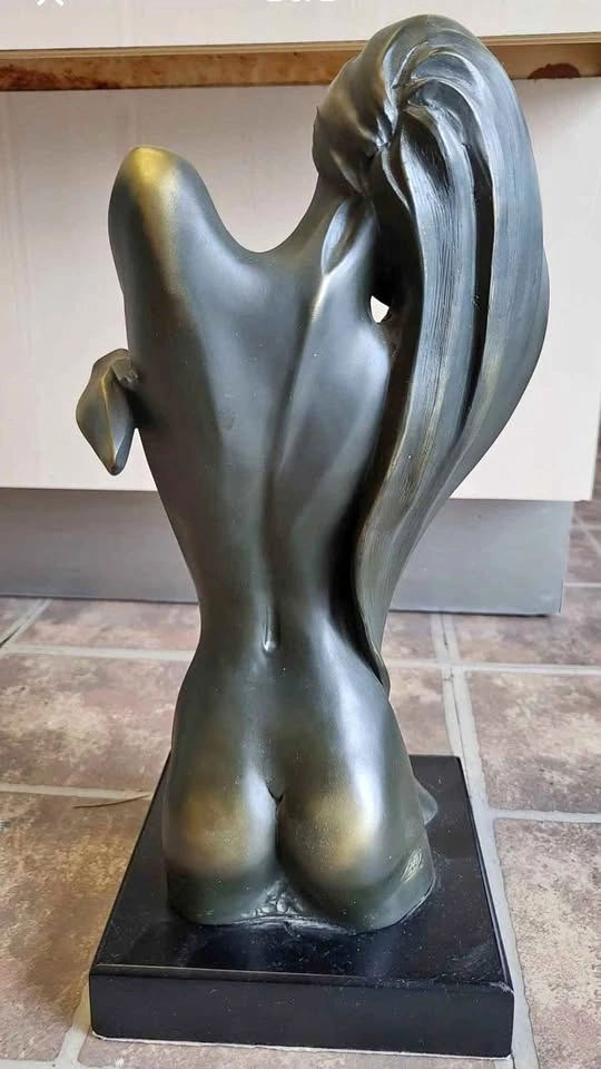Beautiful women figure sculpture