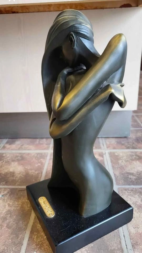 Beautiful women figure sculpture - photo 2