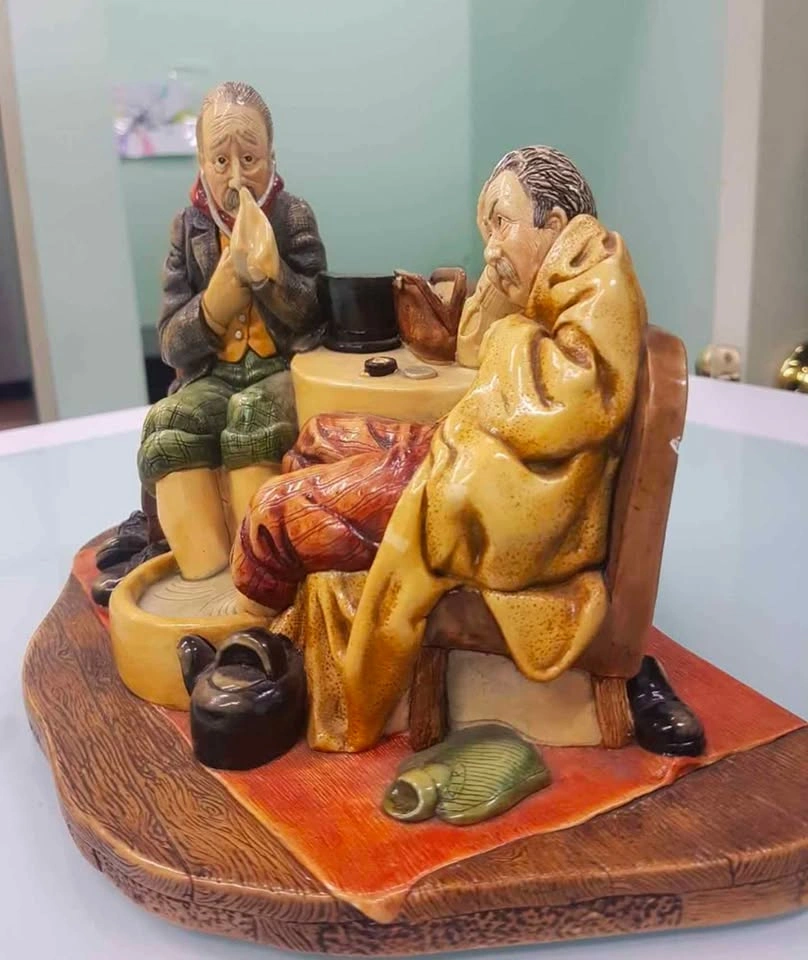 Rare Doctors dilemma statue - photo 2