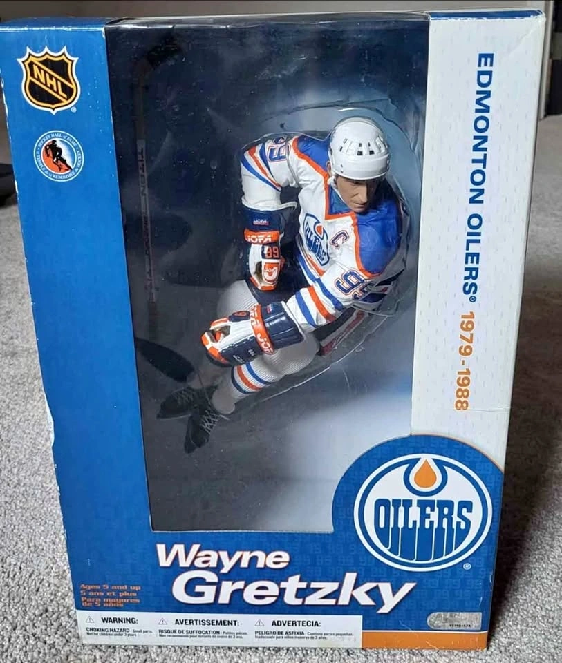 Brand new Wayne Gretzky statue