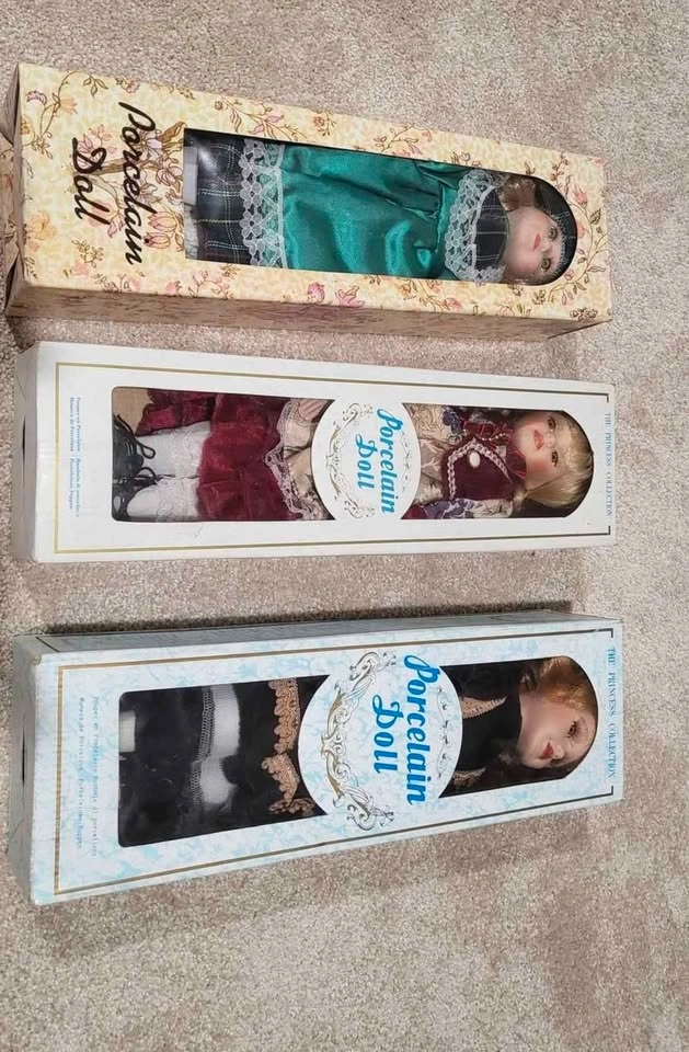 Beautiful porcelain dolls sealed! - photo 2