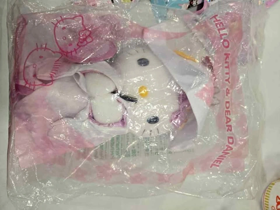 BRAND NEW Hello kitty collectible
