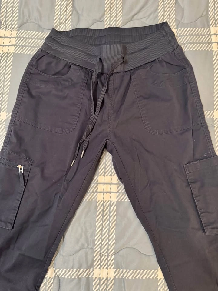 Women's Scrub Set Small (2 pants 3 tops) - photo 2