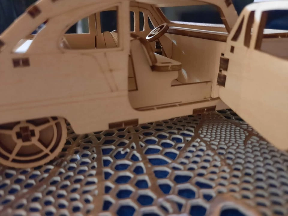 Wooden Model Car – Detailed Display Piece 🚗 - photo 4