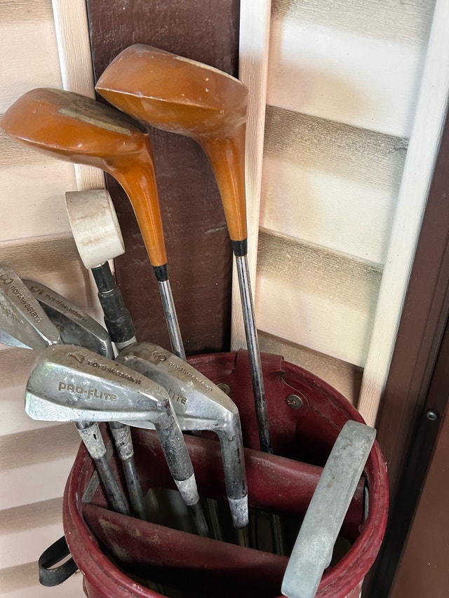 Vintage golf clubs and balls - photo 4