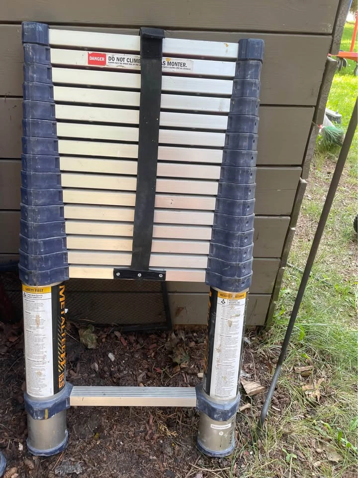 2 Metaltech Telescopic Aluminum Ladders - photo 2