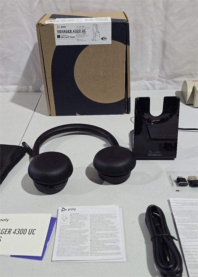 Poly Voyager 4320 UC Wireless Headset & Charge Stand - photo 3