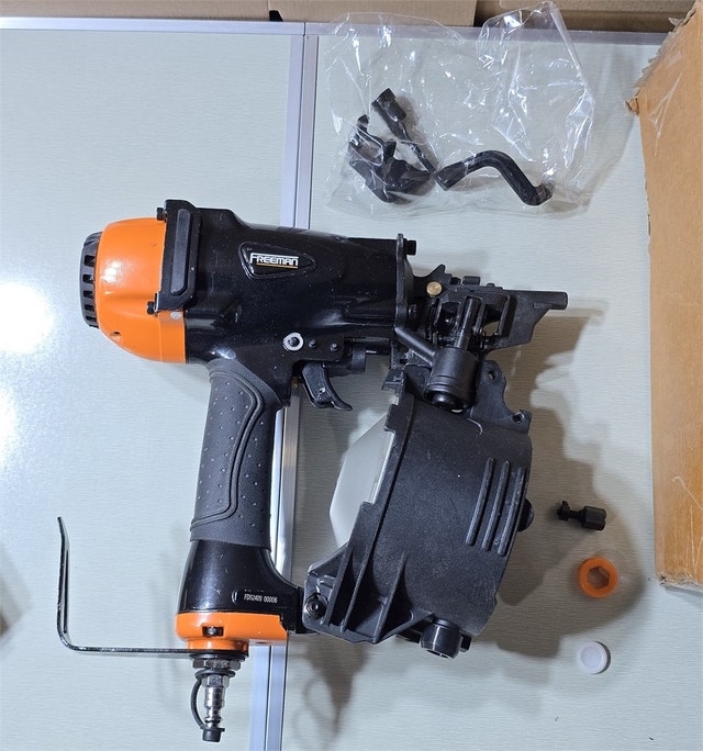 Freeman PCN65 Pneumatic 15 Degree 2-1/2" Coil Siding Nailer - photo 3