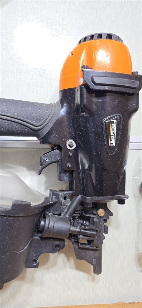 Freeman PCN65 Pneumatic 15 Degree 2-1/2" Coil Siding Nailer - photo 4