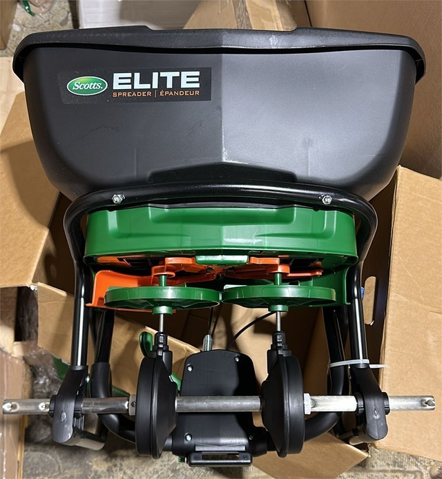 Scotts Elite Broadcast Spreader with Edgeguard, 20,000 sq. ft. - photo 5