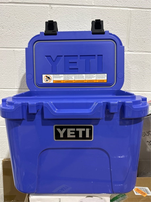 YETI Roadie 15 Hard Cooler with DoubleDuty Shoulder Strap - photo 3