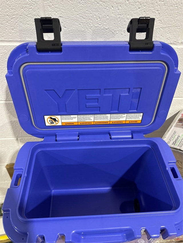 YETI Roadie 15 Hard Cooler with DoubleDuty Shoulder Strap - photo 5