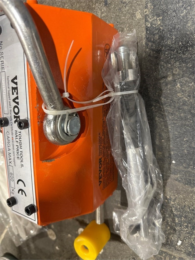 VEVOR Magnetic Lifter, 1320 lbs/600kg Pulling Capacity - photo 4