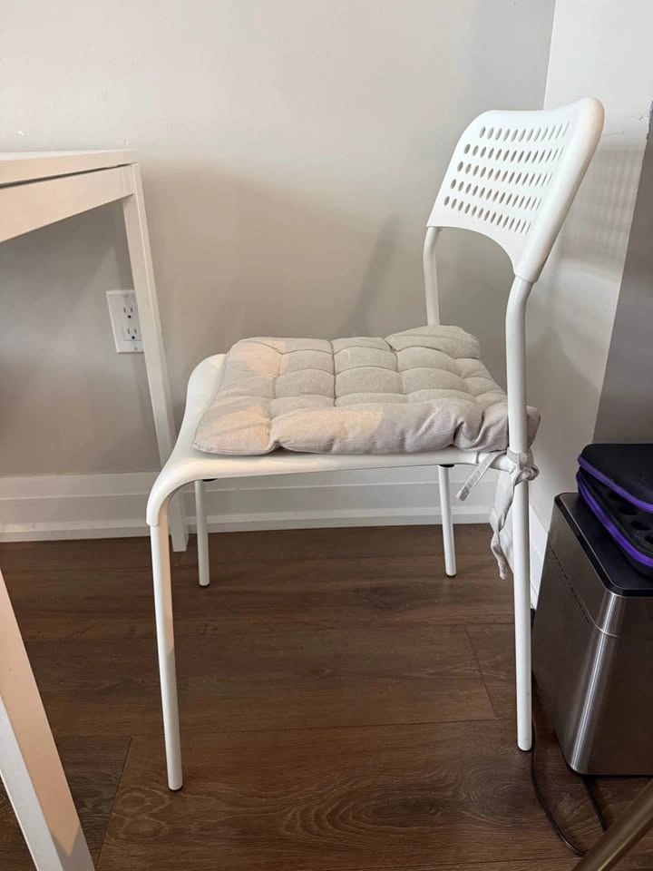 IKEA MELLTORP Dining Table with 4 IKEA ADDE chairs - photo 5