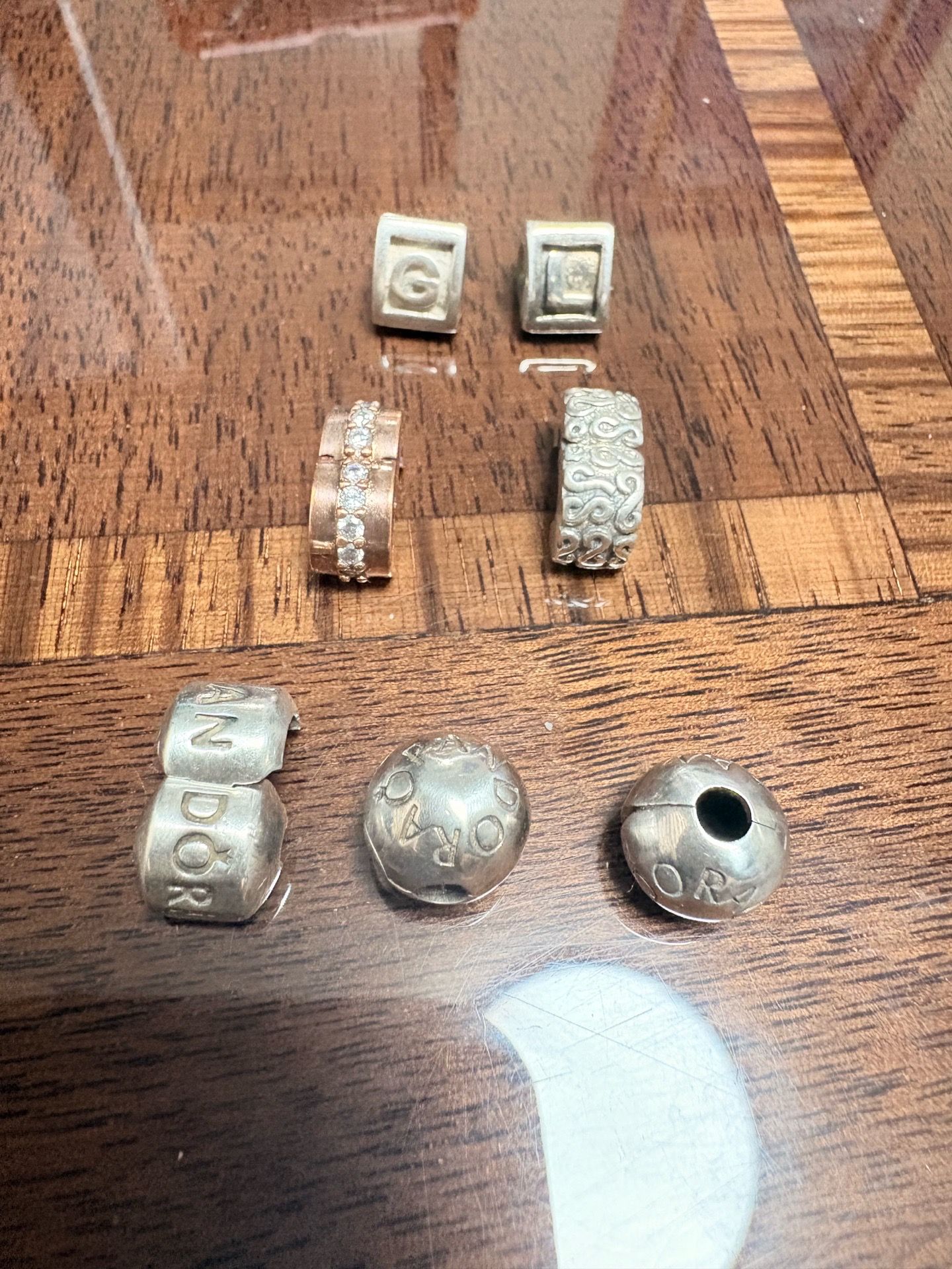 7 Pandora original charms
