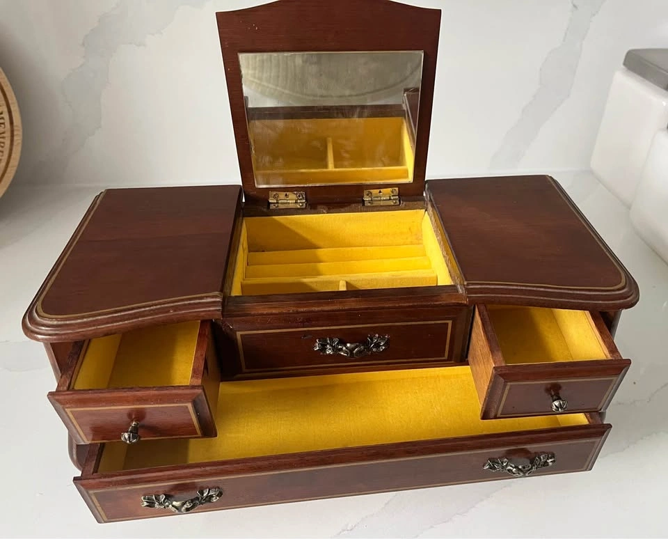 Elegant vintage mahogany jewellery box - photo 3