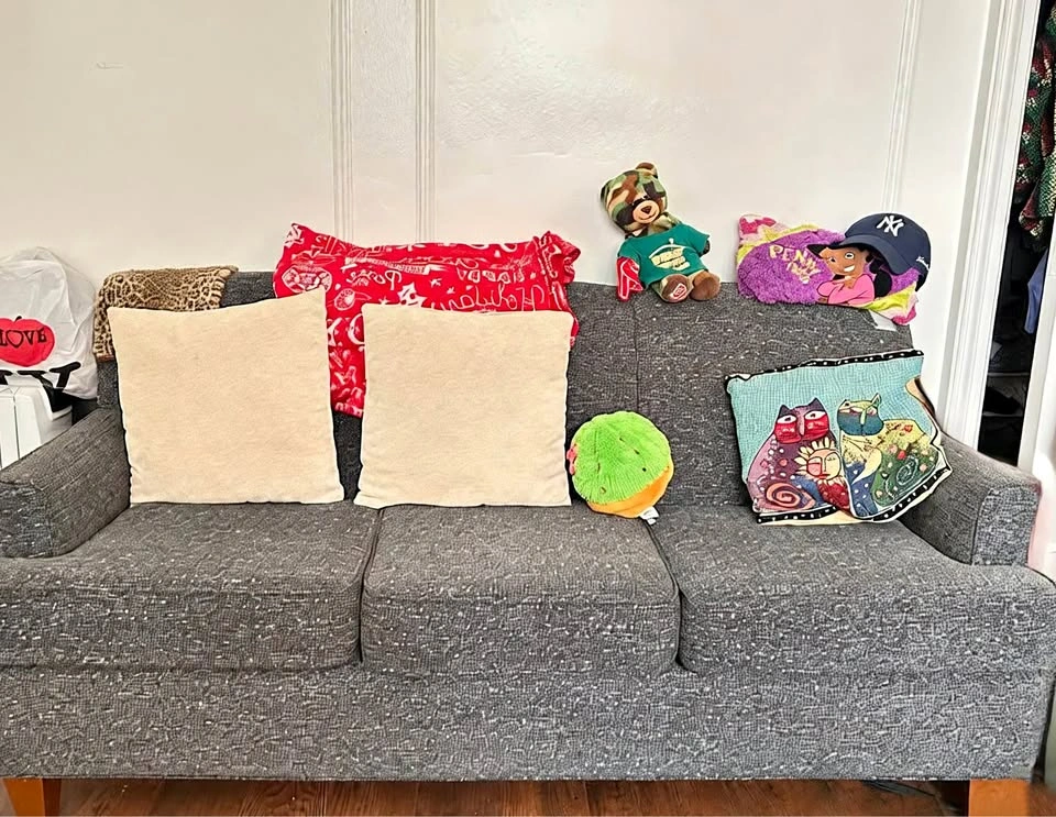 🛋️ LIKE NEW COUCH FOR SALE! NEED GONE ASAP