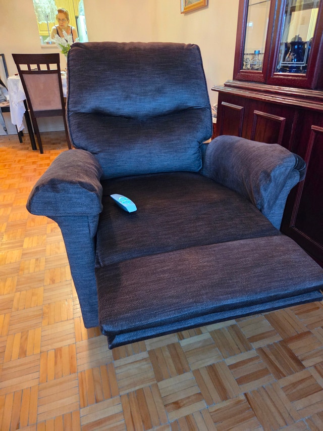 Power Recliner - Grey - Electric w/ Remote - from The Brick - photo 4