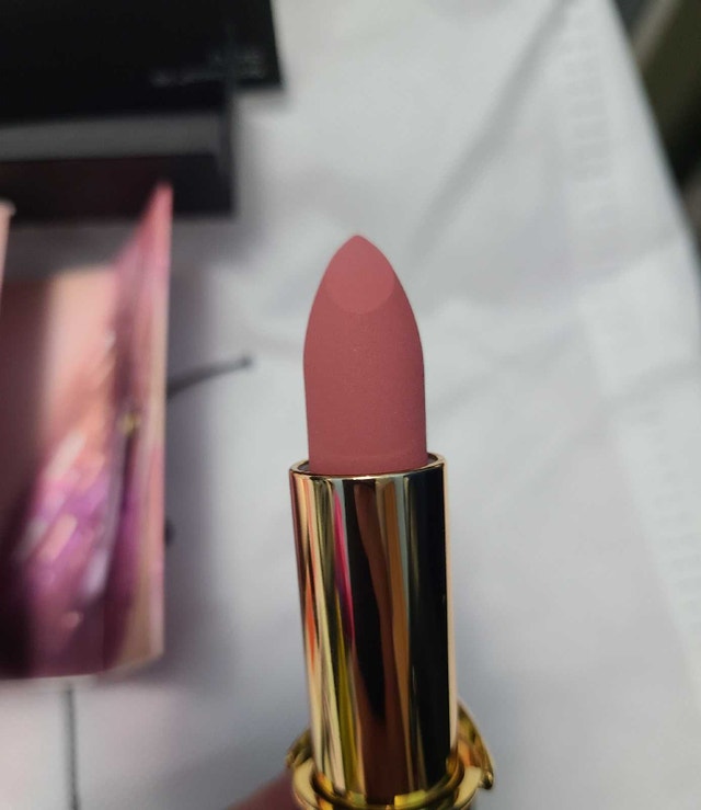 Pat McGrath Labs lipstick in shade 048 - photo 4