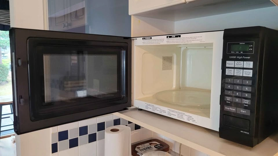 Panasonic 1200W Inverter Microwave (Model NN-ST651B) - photo 2