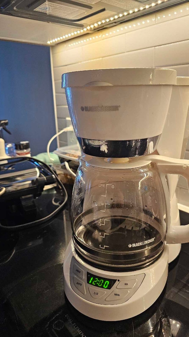 Black and Decker Coffee Maker - photo 2