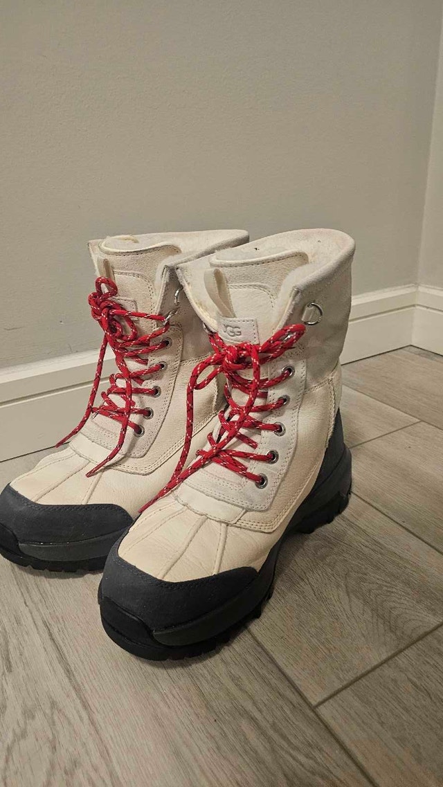 UGG Adirondack Boots Size 8.5
