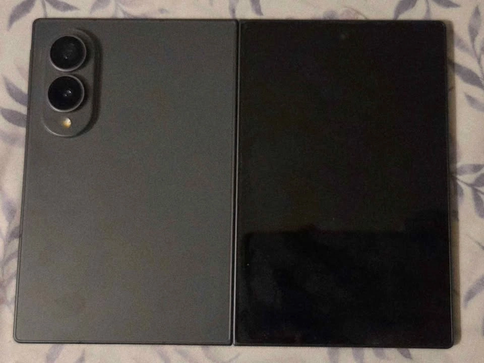 Brand New Samsung Galaxy Fold 8 256GB Black - photo 2