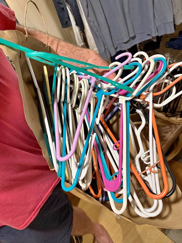 Hangers ~23