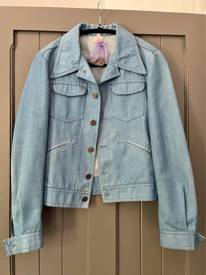 Vintage 70s Light Wash Denim Jacket (small - medium)