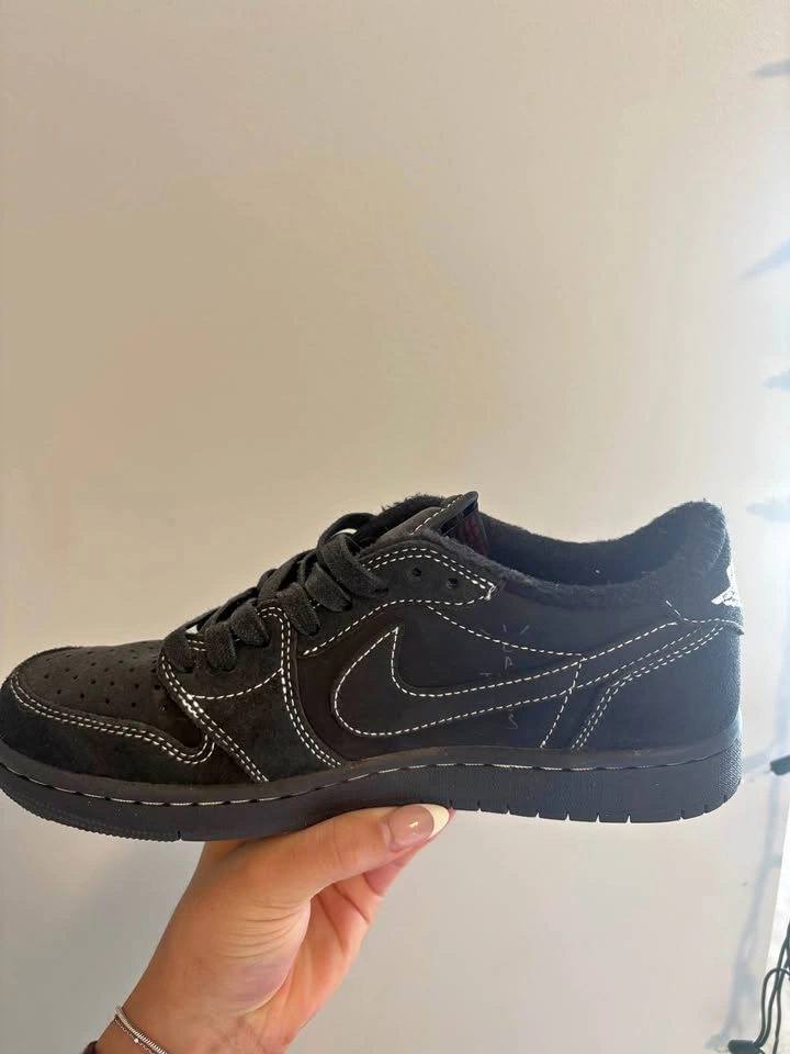 Jordan 1 Low x Travis Scott Black Phantom