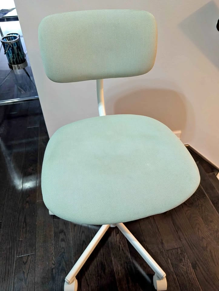 IKEA BLECKBERGET Swivel Chair