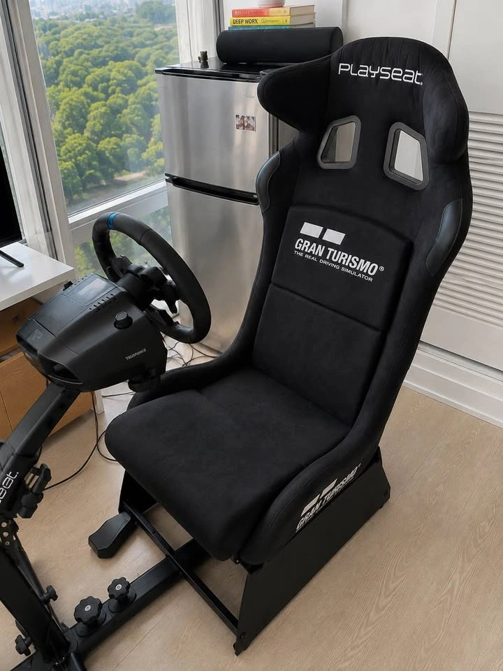 Playseat Gran Turismo Edition with Logitech G923 Racing Wheel - photo 2