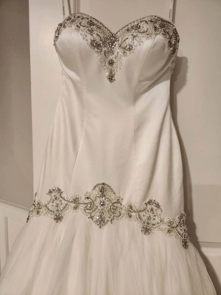 Essense of Australia Beaded Sweetheart Wedding Dress - photo 4