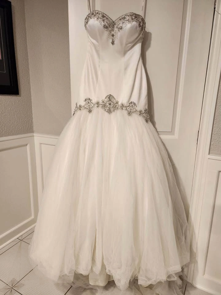 Essense of Australia Beaded Sweetheart Wedding Dress - photo 5