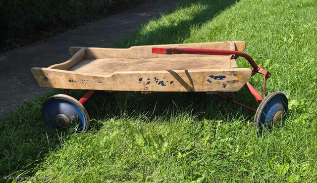 1960's solid wood pull wagon - photo 2