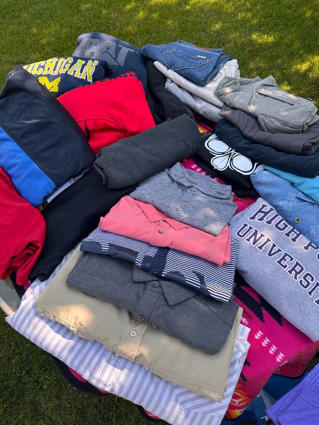 Backyard sale $5 - $25 - photo 3