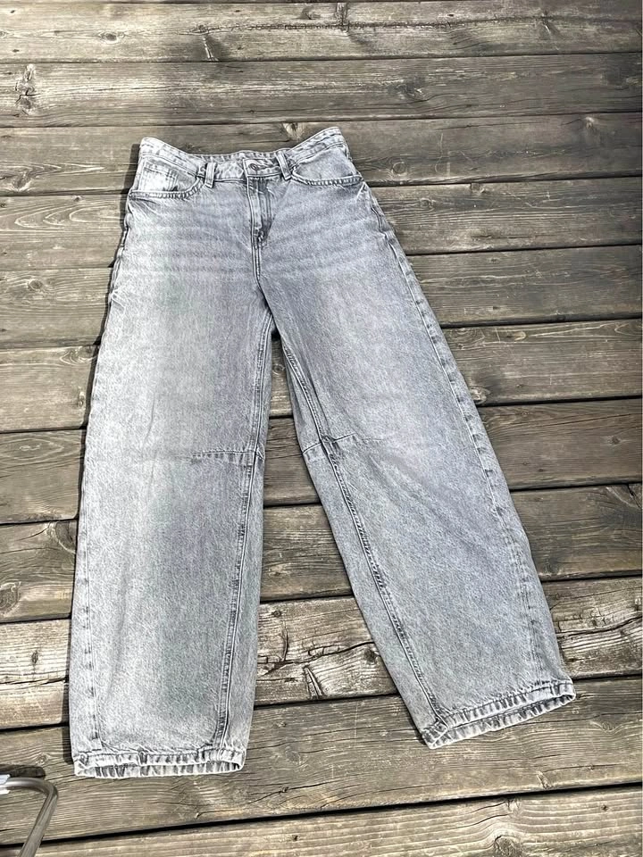H&M Divided Jeans (size 2)