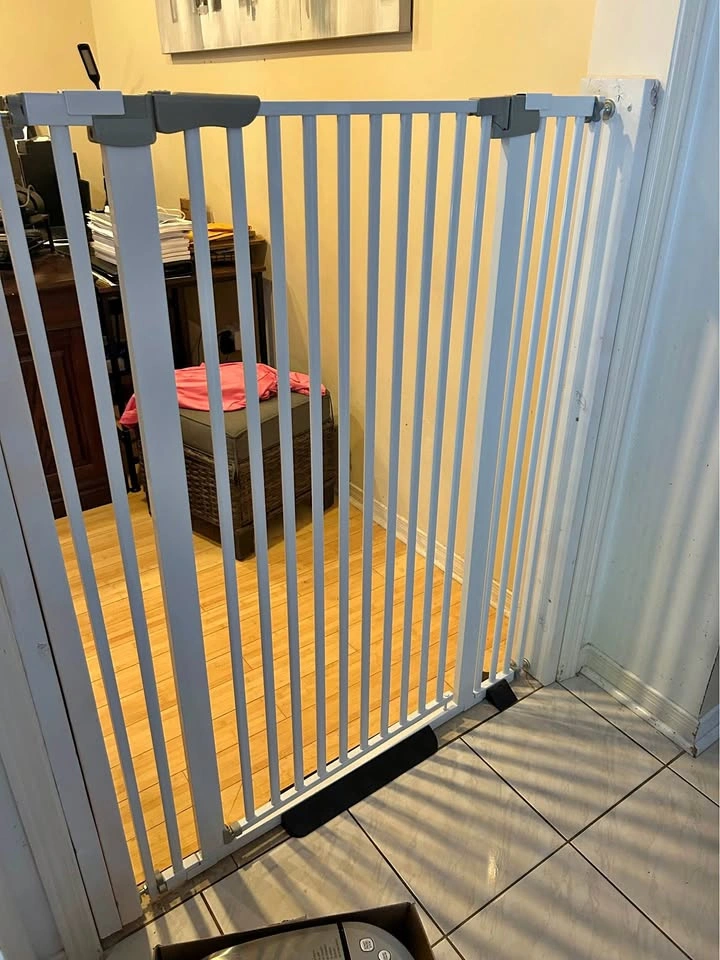 White Metal Baby and Pet Safety Gate