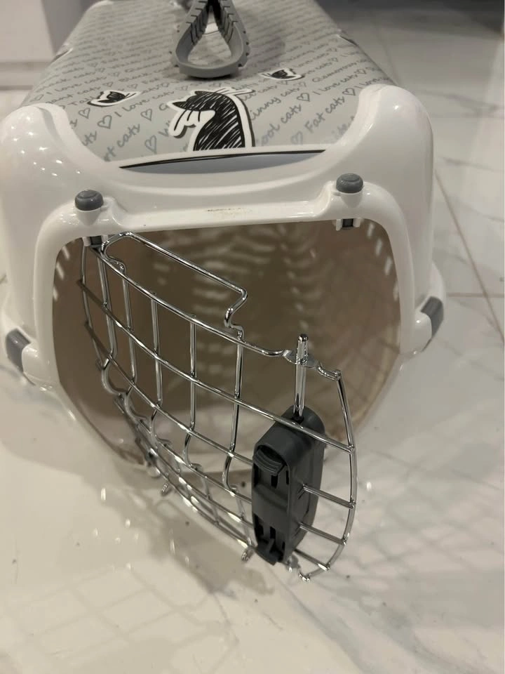 Small Cat Themed Plastic Pet Carrier - photo 2