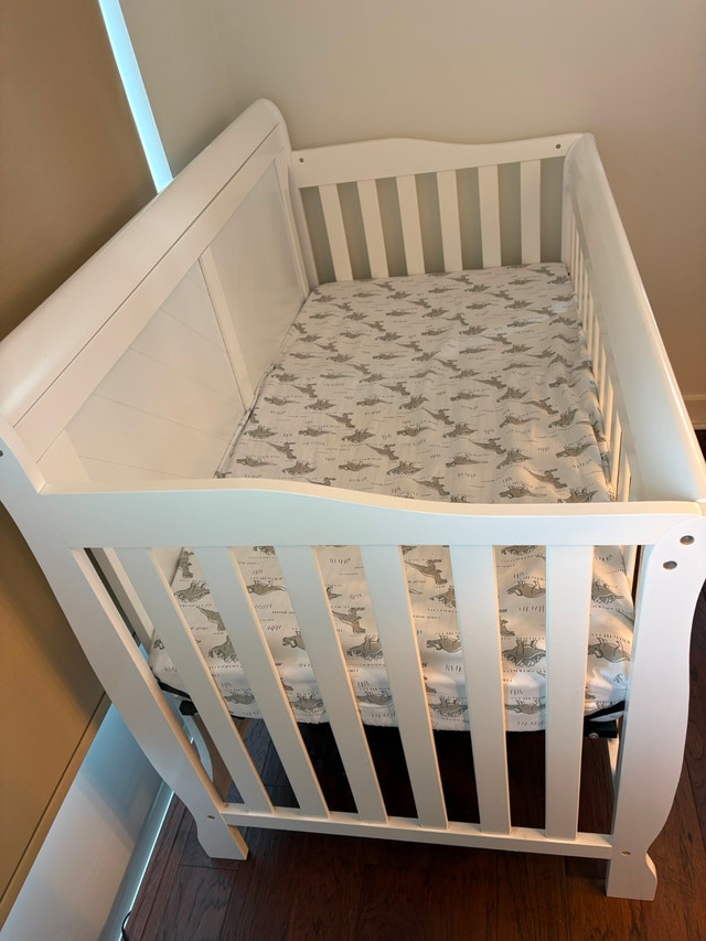 White Lauren Convertible Crib - photo 4
